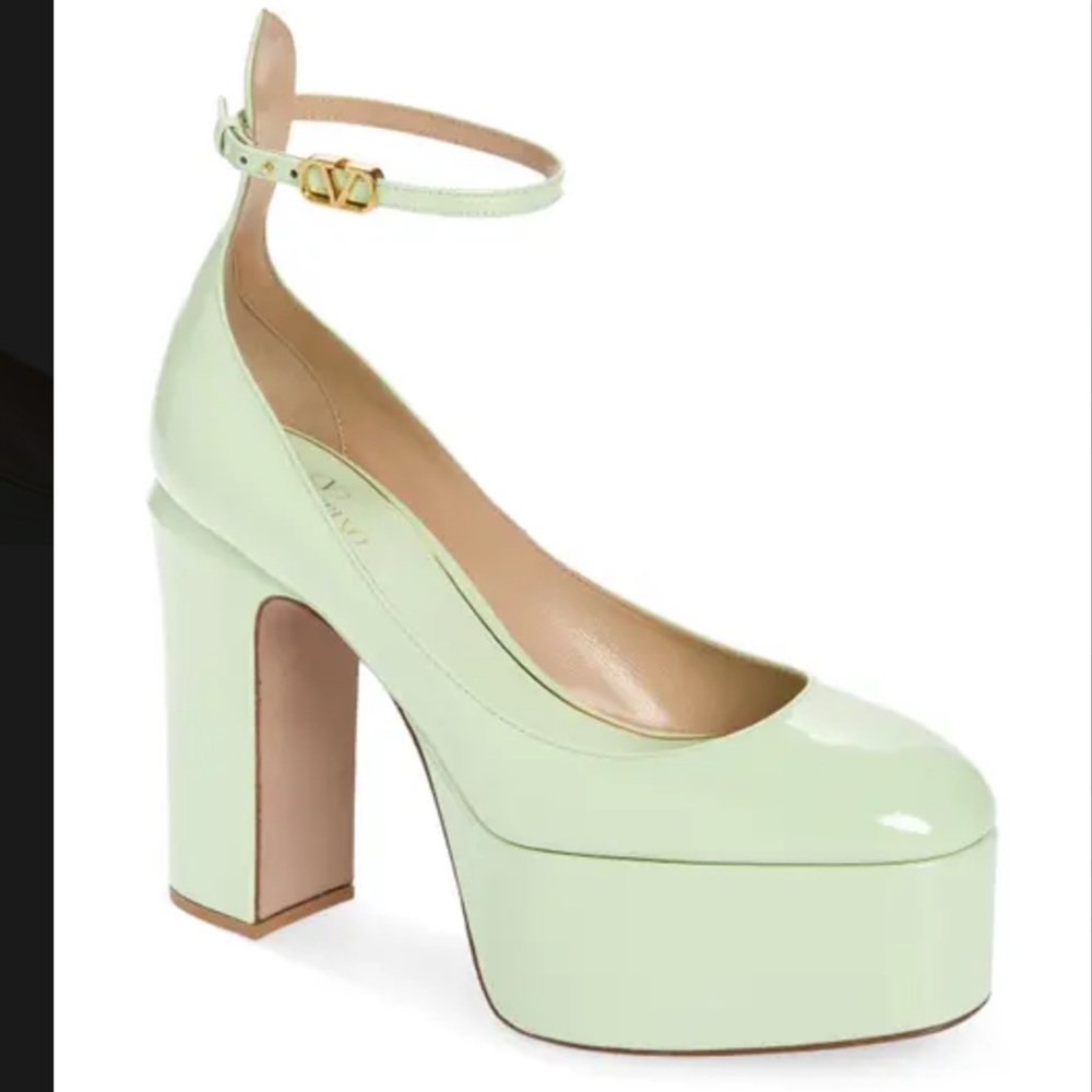 ❤️❤️VALENTINO GARAVANI
 
Tan-go Platform Pump In Ap4 Ambro…❤️❤️size 7
